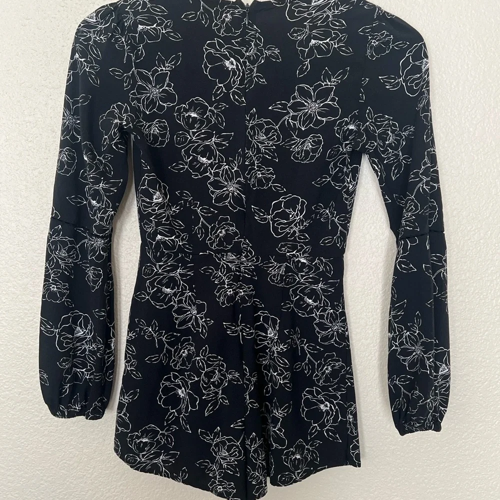 Forever 21 | Black and White Floral Romper - Picture 6 of 7